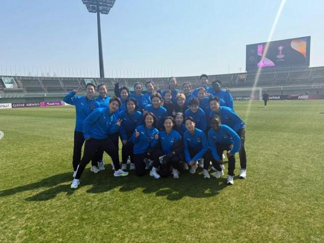 王霜慶祝晉級，目標奮進，賽場綻放。