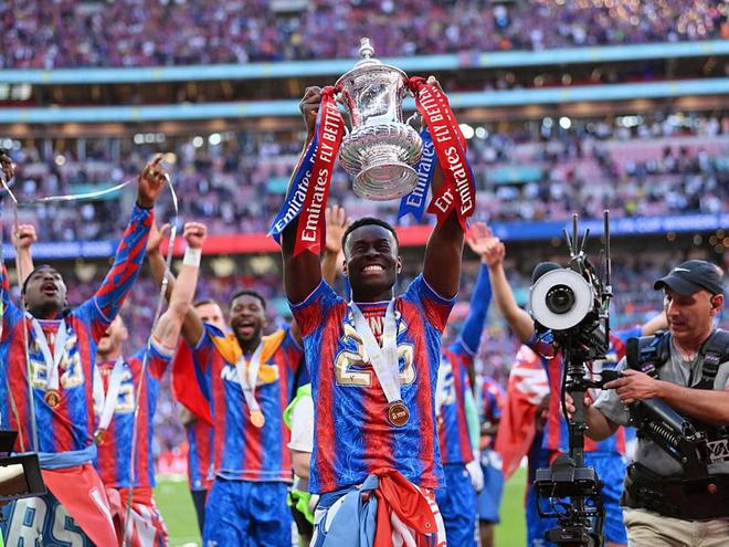 電訊報(bào)：利物浦?jǐn)M為水晶宮后衛(wèi)格伊出高價(jià)。